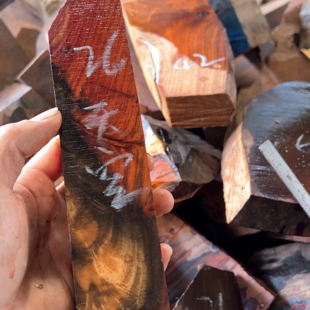 交趾黄檀（大红酸枝）《**》