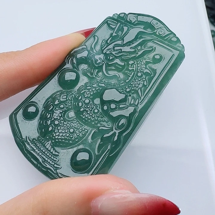 翡翠未镶嵌颈饰多样性发其一