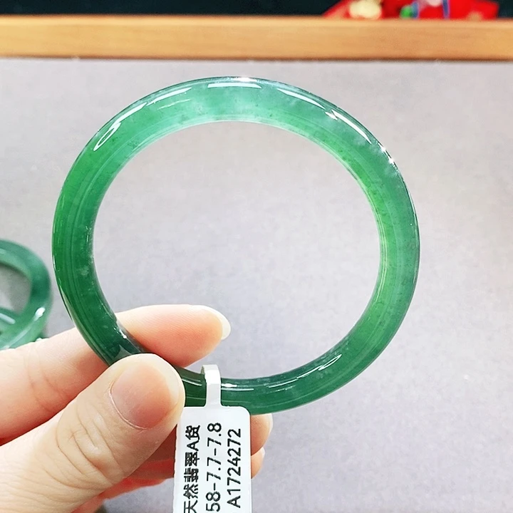 翡翠未镶嵌手镯（圆镯）
