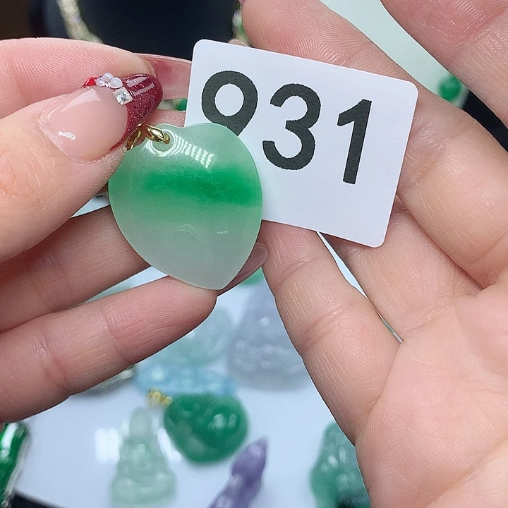 翡翠吊坠(赠链)未镶嵌