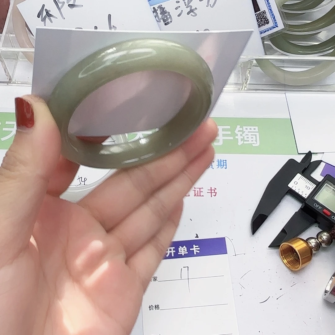 石英质玉未镶嵌手镯17/5352