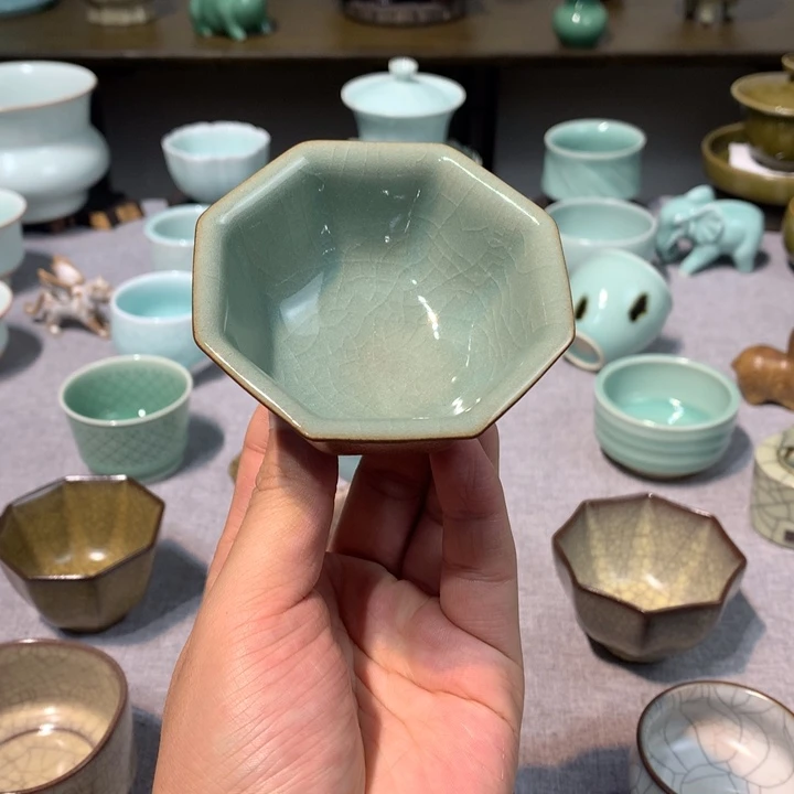 龙泉青瓷哥窑铁胎八方