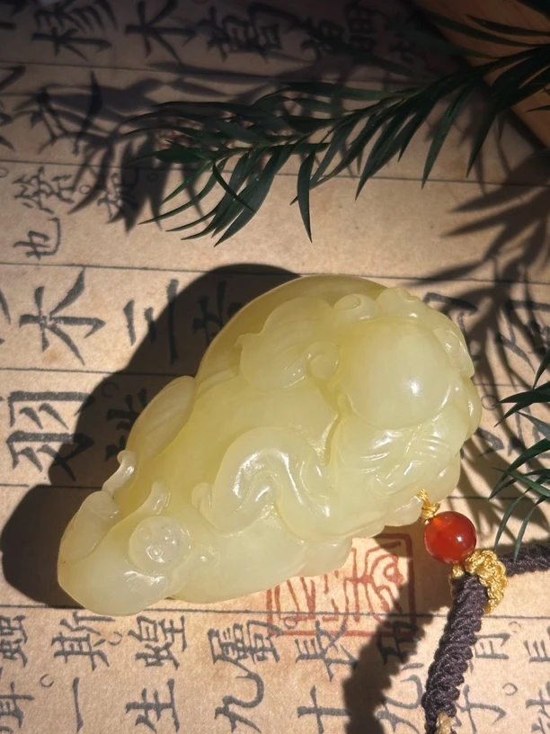 鸡油黄黄口料立体雕刻