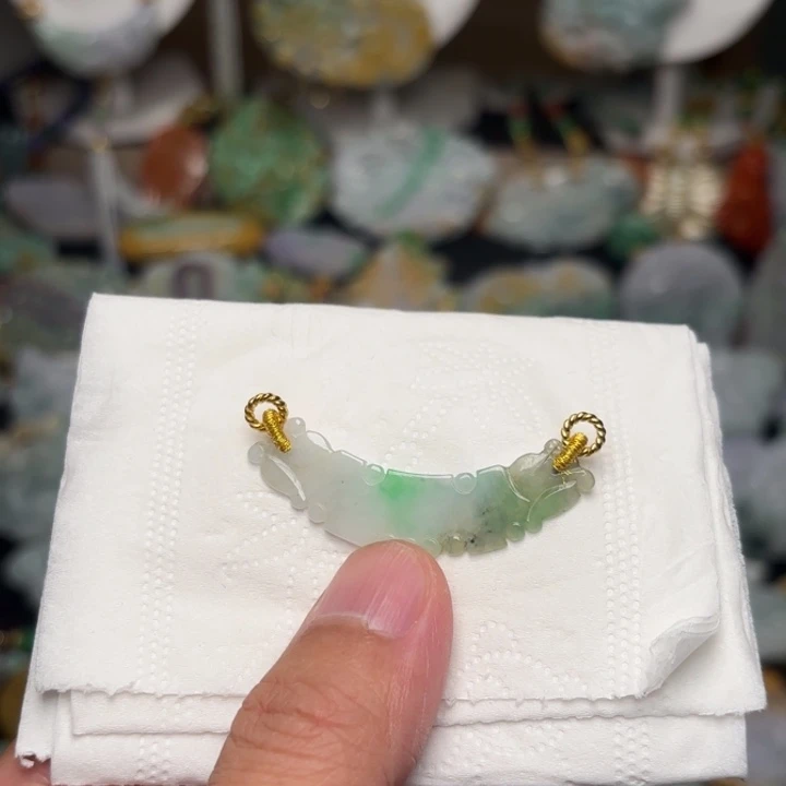 翡翠颈饰未镶嵌吊坠