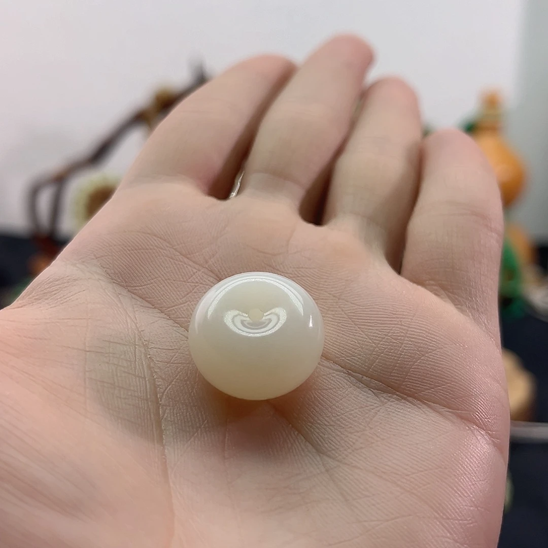 和田玉未镶嵌颈饰俄料-白玉-平安扣