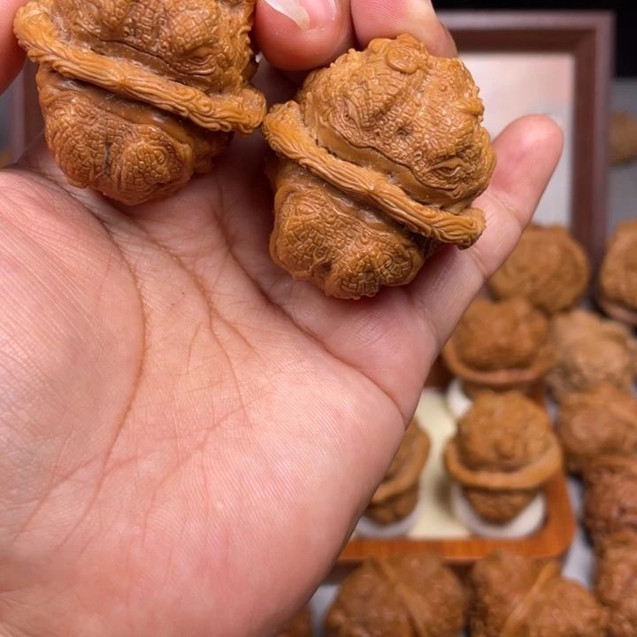 皮***球蛤蟆头雕刻的金蟾