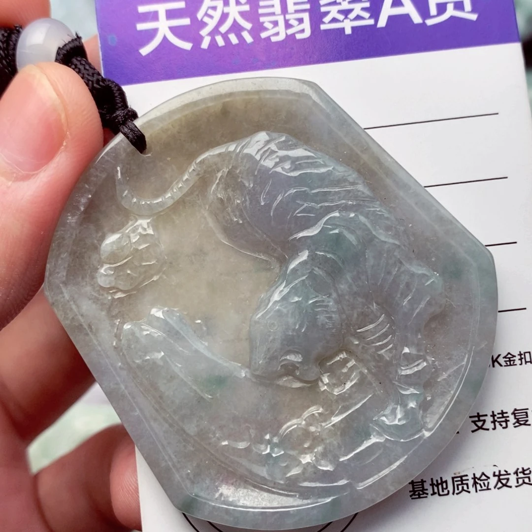 翡翠挂件未镶嵌翡翠