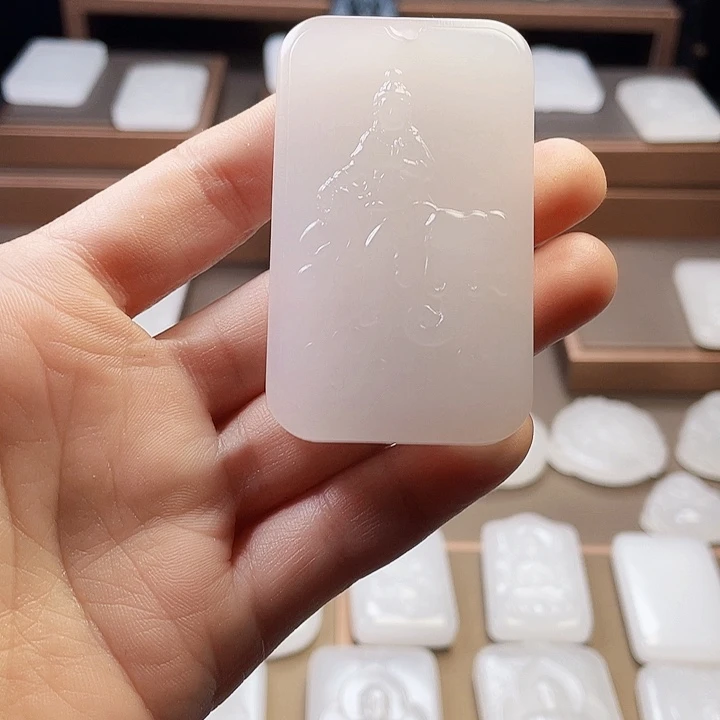 石英质玉（金丝玉）颈饰未镶嵌六*?