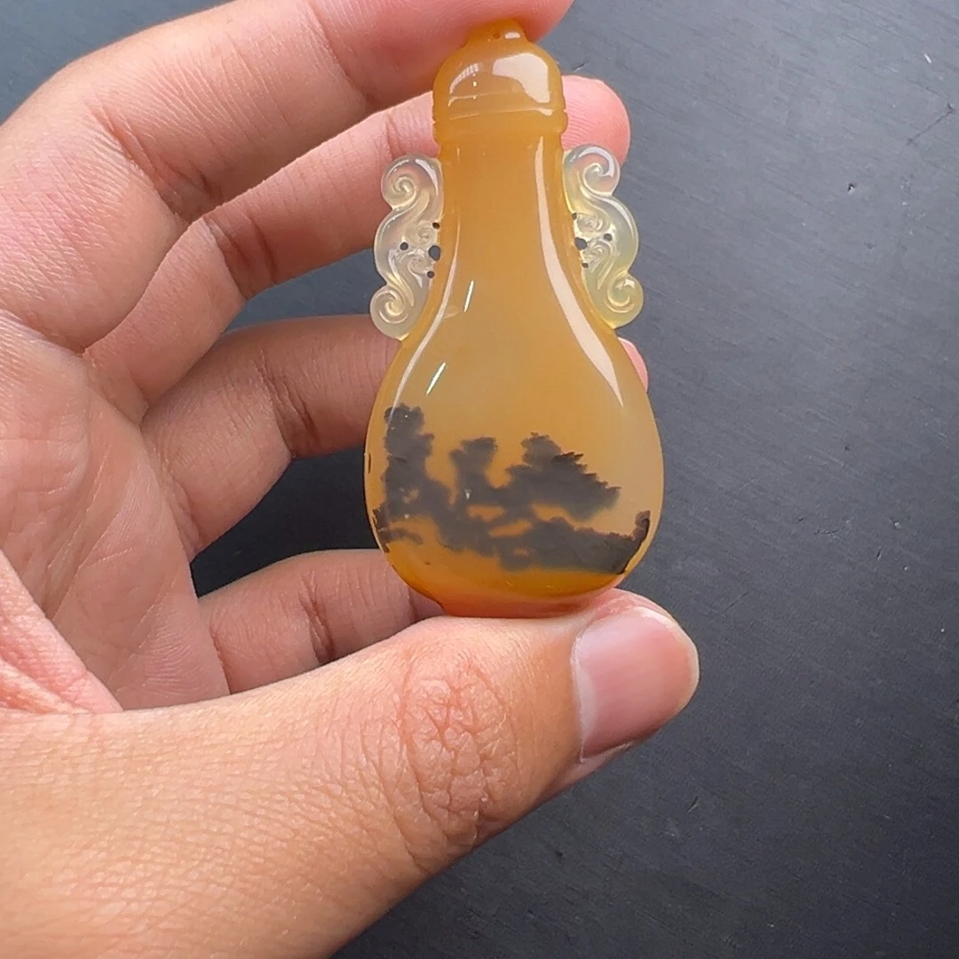 未镶嵌石英质玉（黄龙玉）颈饰