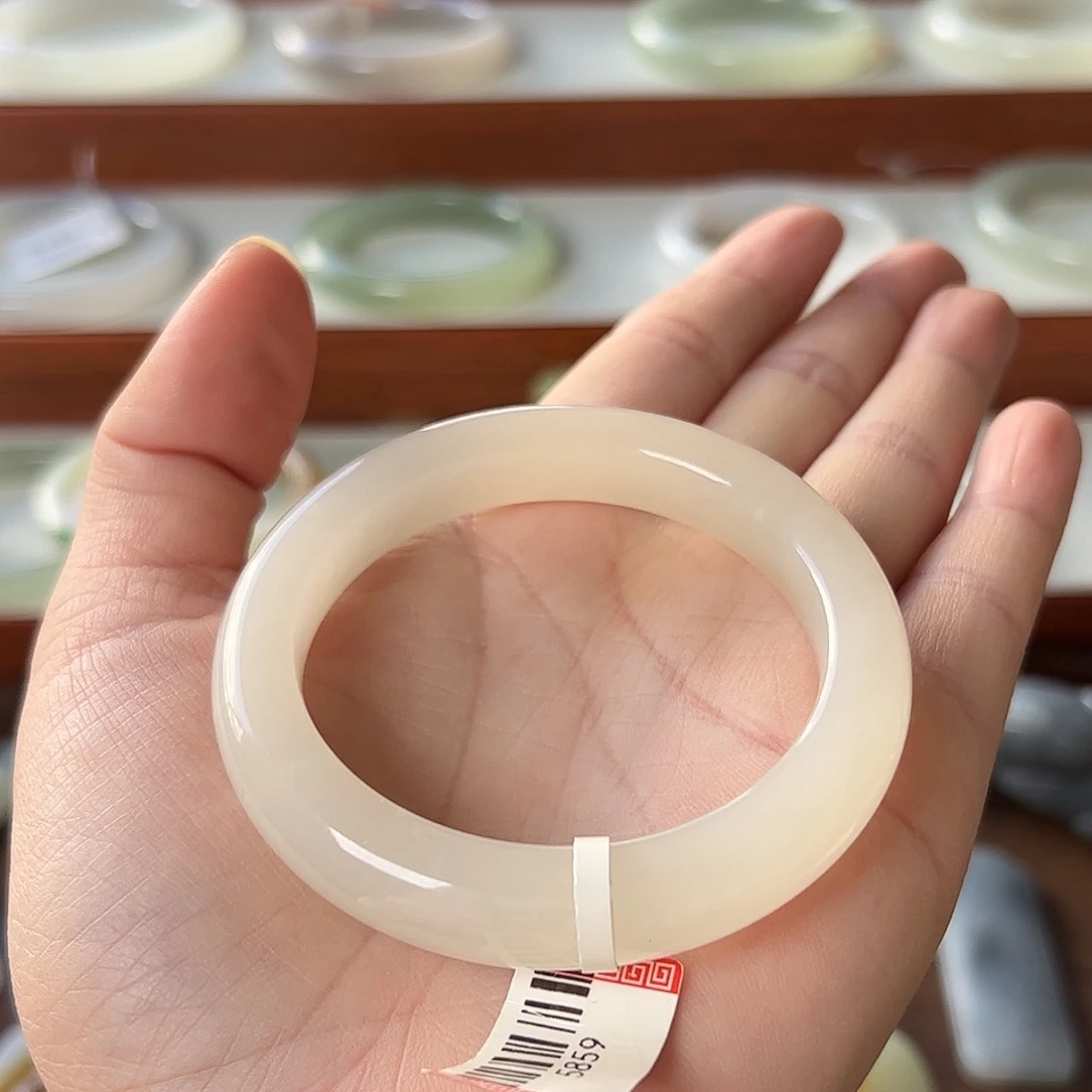 月****和田玉未镶嵌手镯