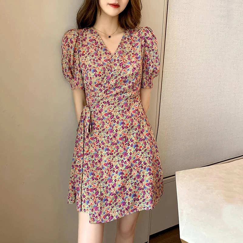 碎花连衣裙女2025夏装新款系带收腰显瘦复古法式仙女V领雪纺短裙