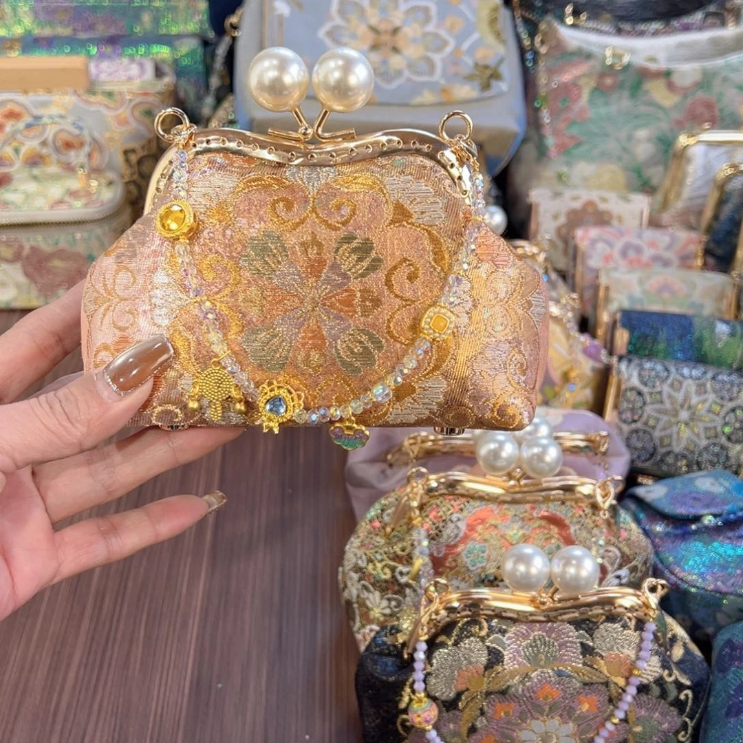 杨****蚕丝彩铂小蛮腰包