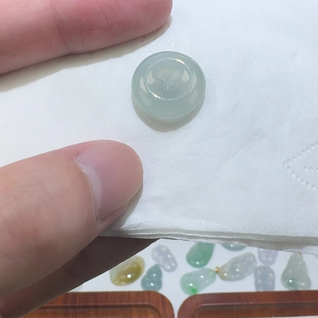 翡翠未镶嵌颈饰冰扣子