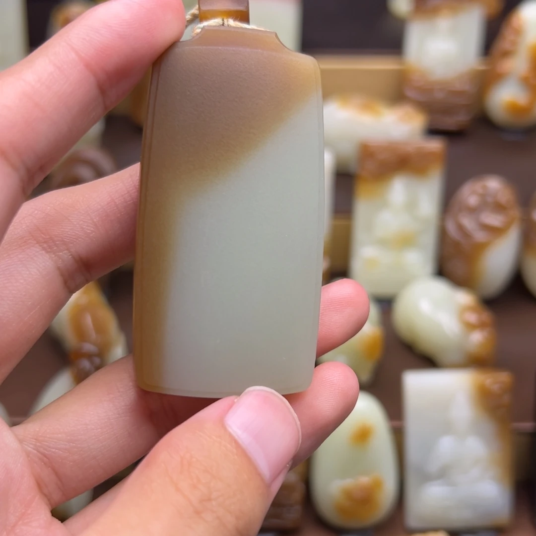 夏***日和田玉（糖玉）未镶嵌颈饰