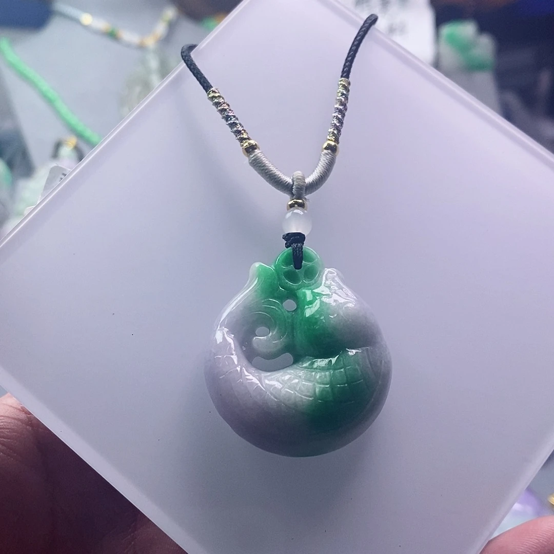 翡翠未镶嵌吊坠(赠链)