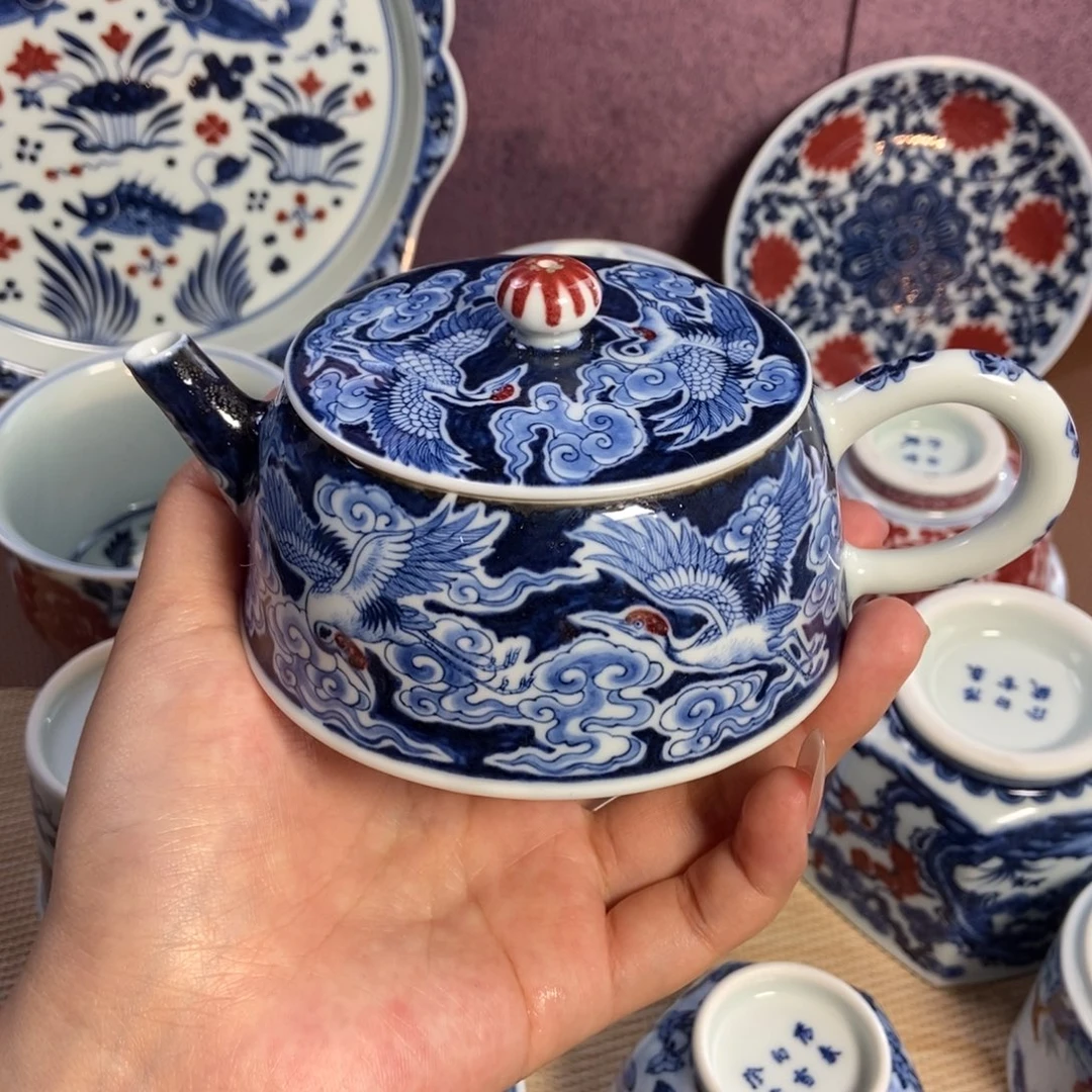 陶阳春白雪釉里红蓝底六鹤壶