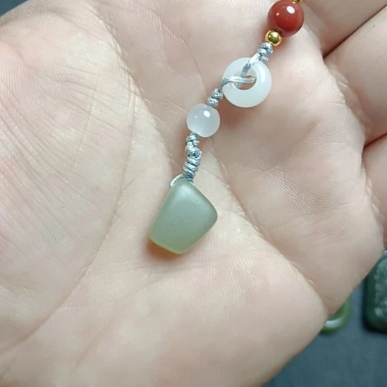 和田玉未镶嵌车挂