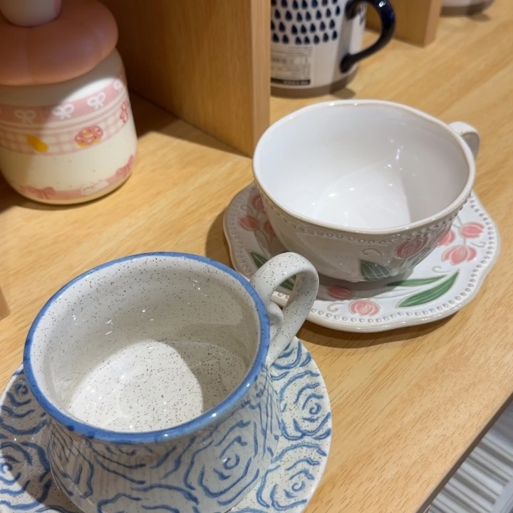 咖啡杯加蓝色咖啡杯