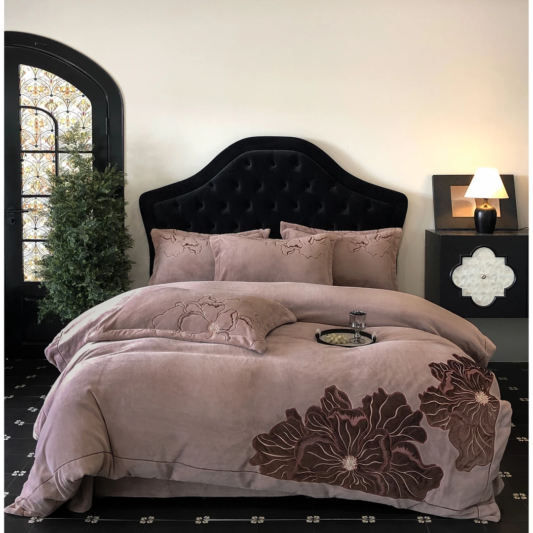 【专柜清仓】xh超柔牛奶绒刺绣四件套-艾妮-卡其