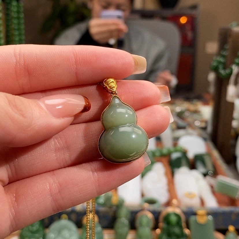 【闪购商品】吊坠(赠链)18K金镶嵌和田玉
