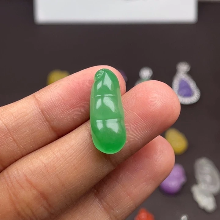 安***心翡翠未镶嵌颈饰吊坠