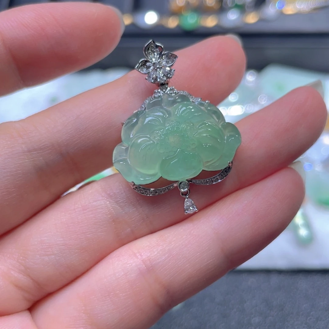 翡翠18K金镶嵌颈饰翡翠