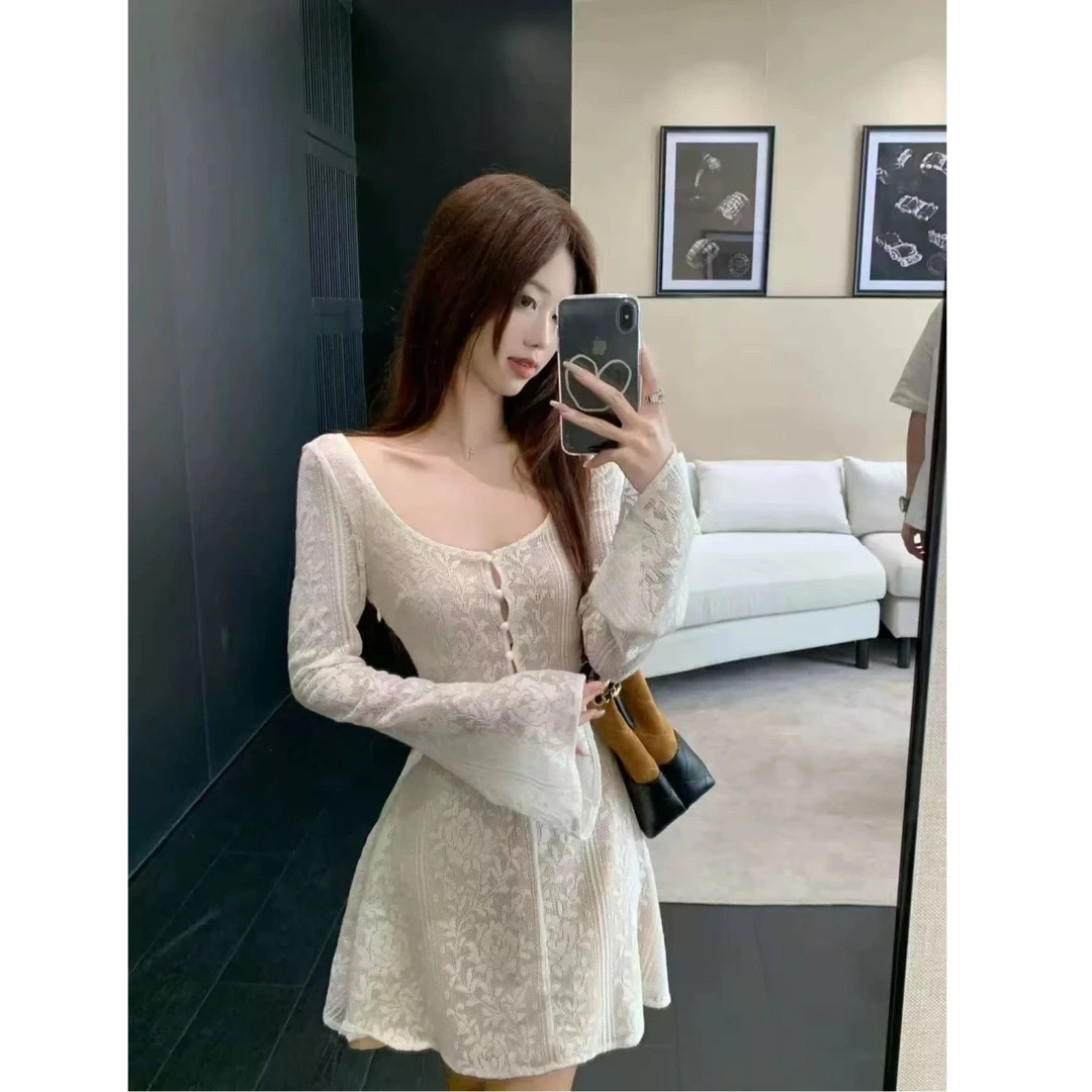 2025新款韩版修身月光蕾丝裙喇叭袖温柔气质收腰显瘦长袖连衣裙女