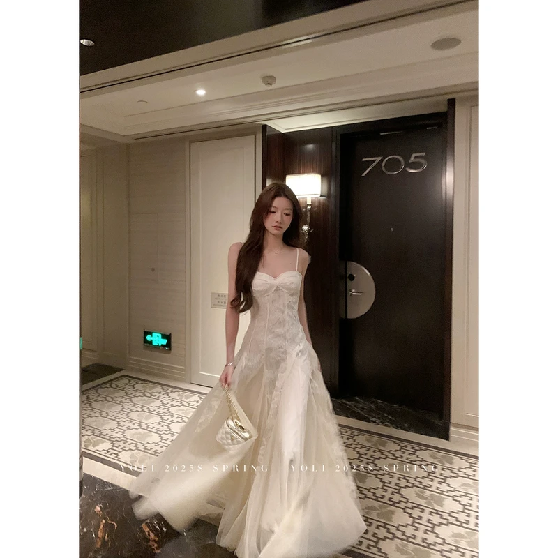 YOLI 张宥利"精致天花板"蕾丝连衣裙