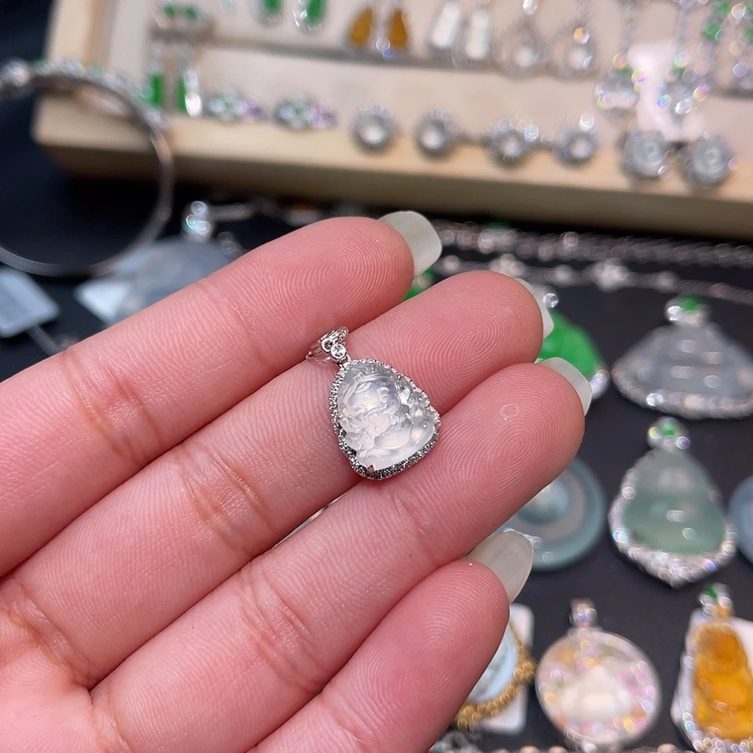 翡翠18K金镶嵌颈饰大象