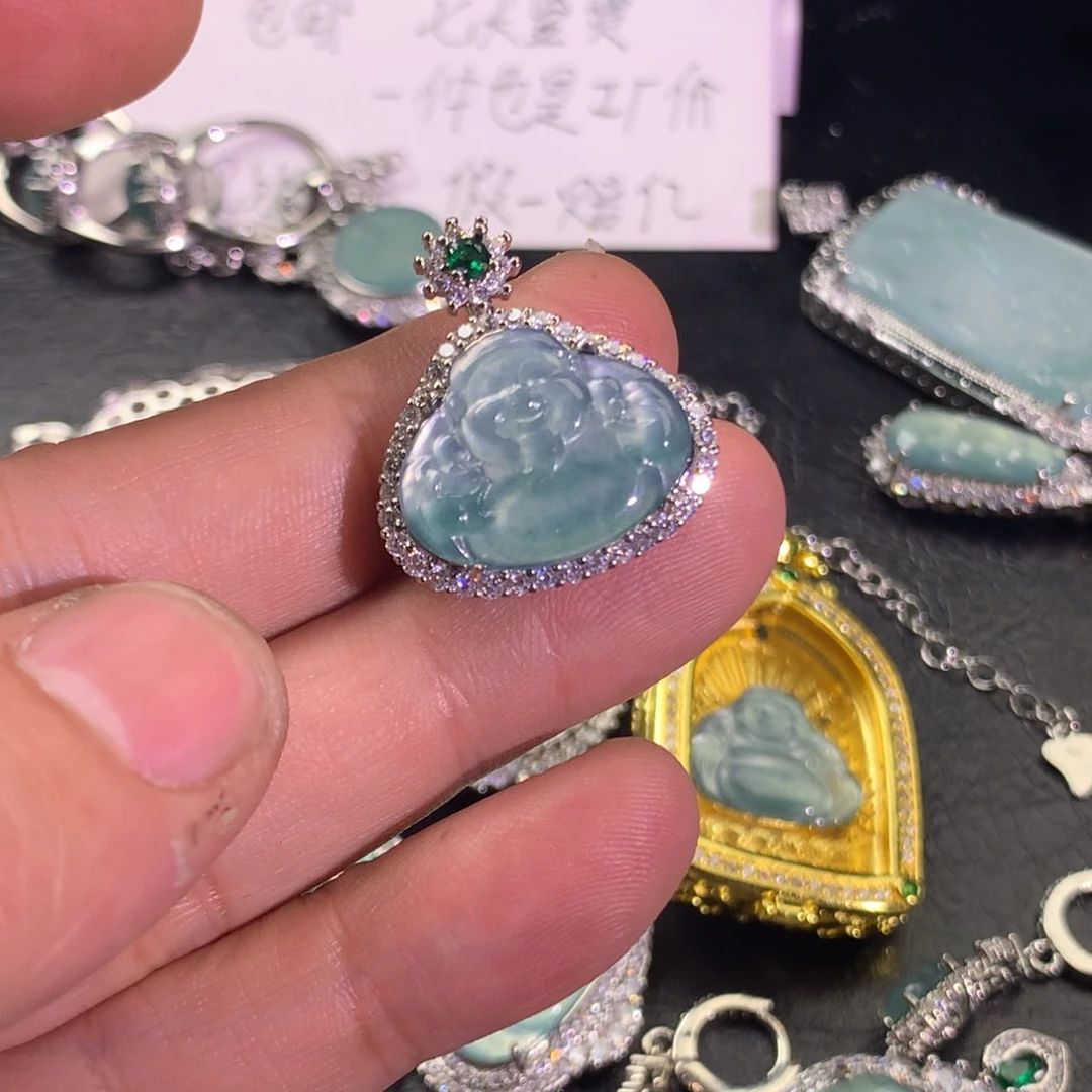 翡翠颈饰未镶嵌财神