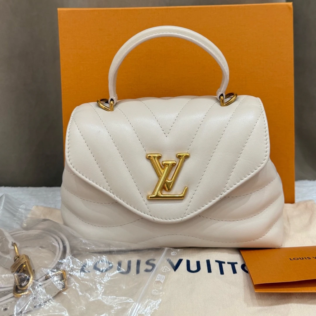 95新 Chanel/香奈儿 奶白色限量季节款Holdme手袋 颜值 背携舒适