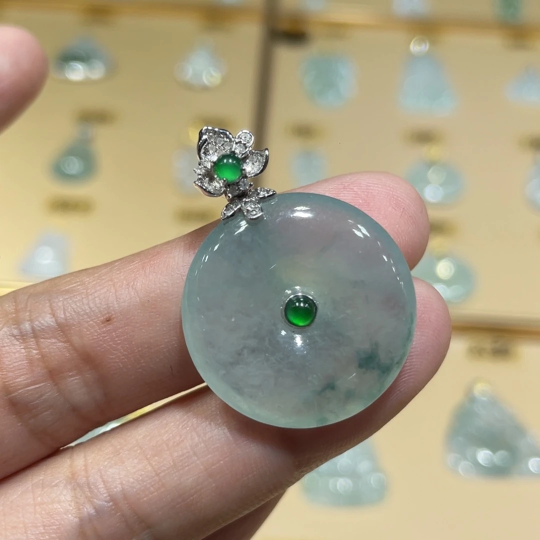 颈饰18K金镶嵌翡翠
