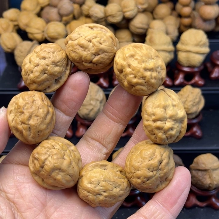 核桃铁核桃盘龙疙瘩包手串