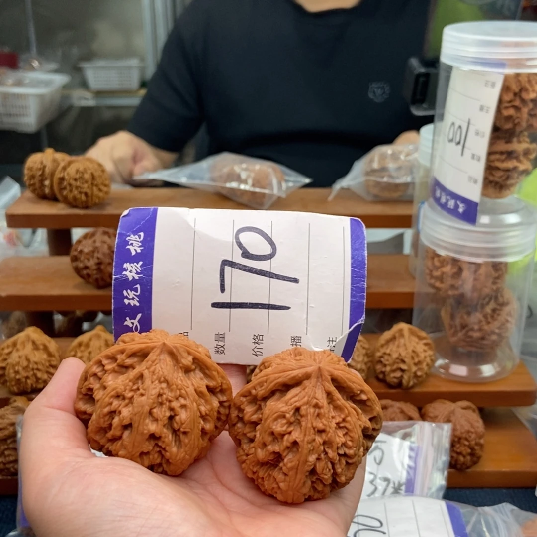 W***。文玩核桃把件48粗筋