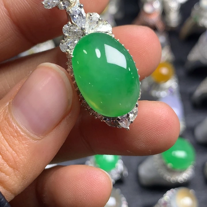 翡翠未镶嵌戒指18*12*4.3