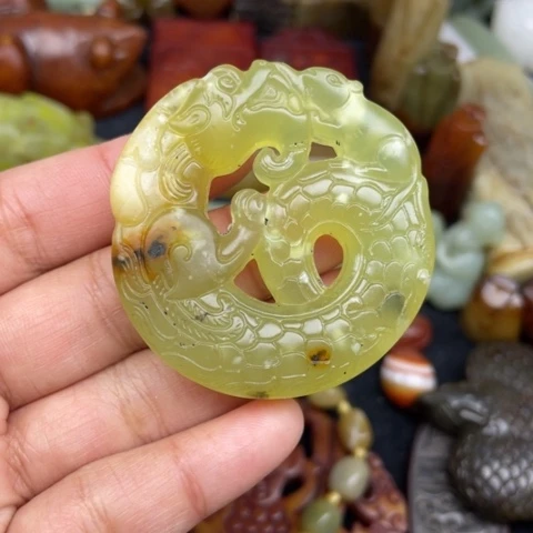 蛇纹石玉未镶嵌颈饰35