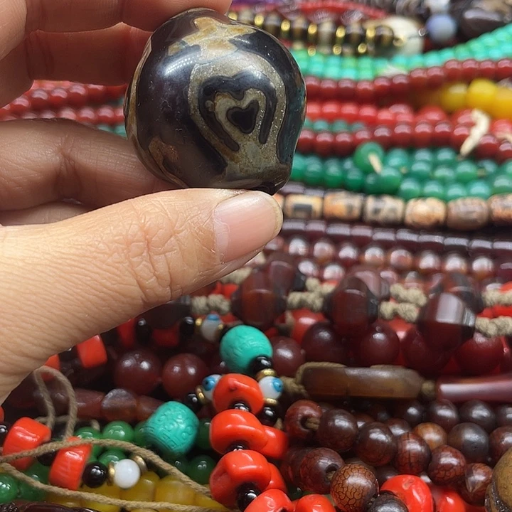 志***合玛瑙/玉髓未镶嵌颈饰