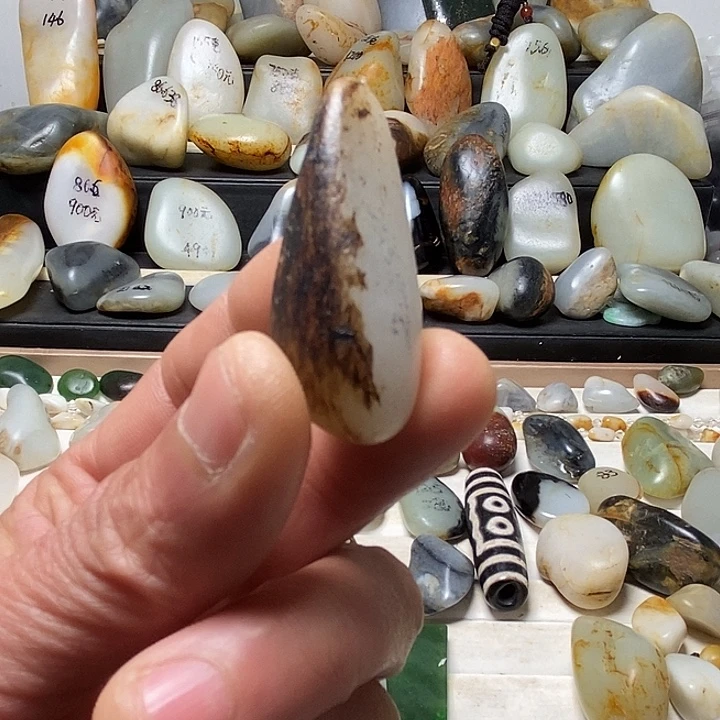 和田玉未镶嵌颈饰吊坠