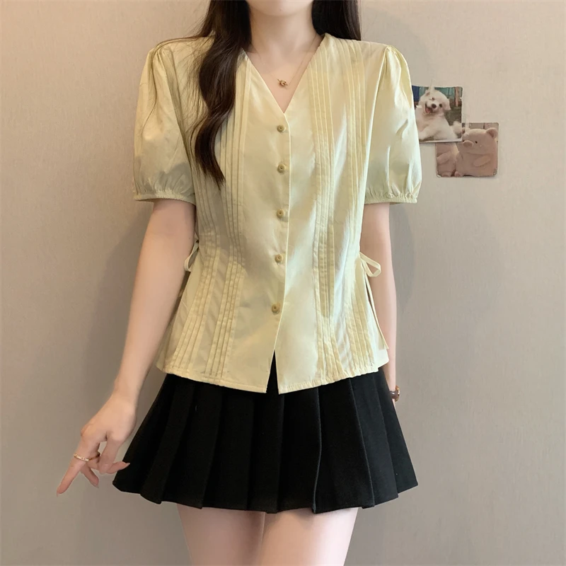 法式收腰显瘦短袖衬衫女2025夏季新款大码胖mm设计感别致V领衬衣