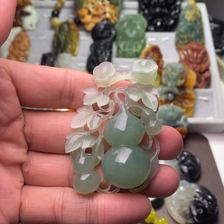 蛇纹石玉未镶嵌颈饰