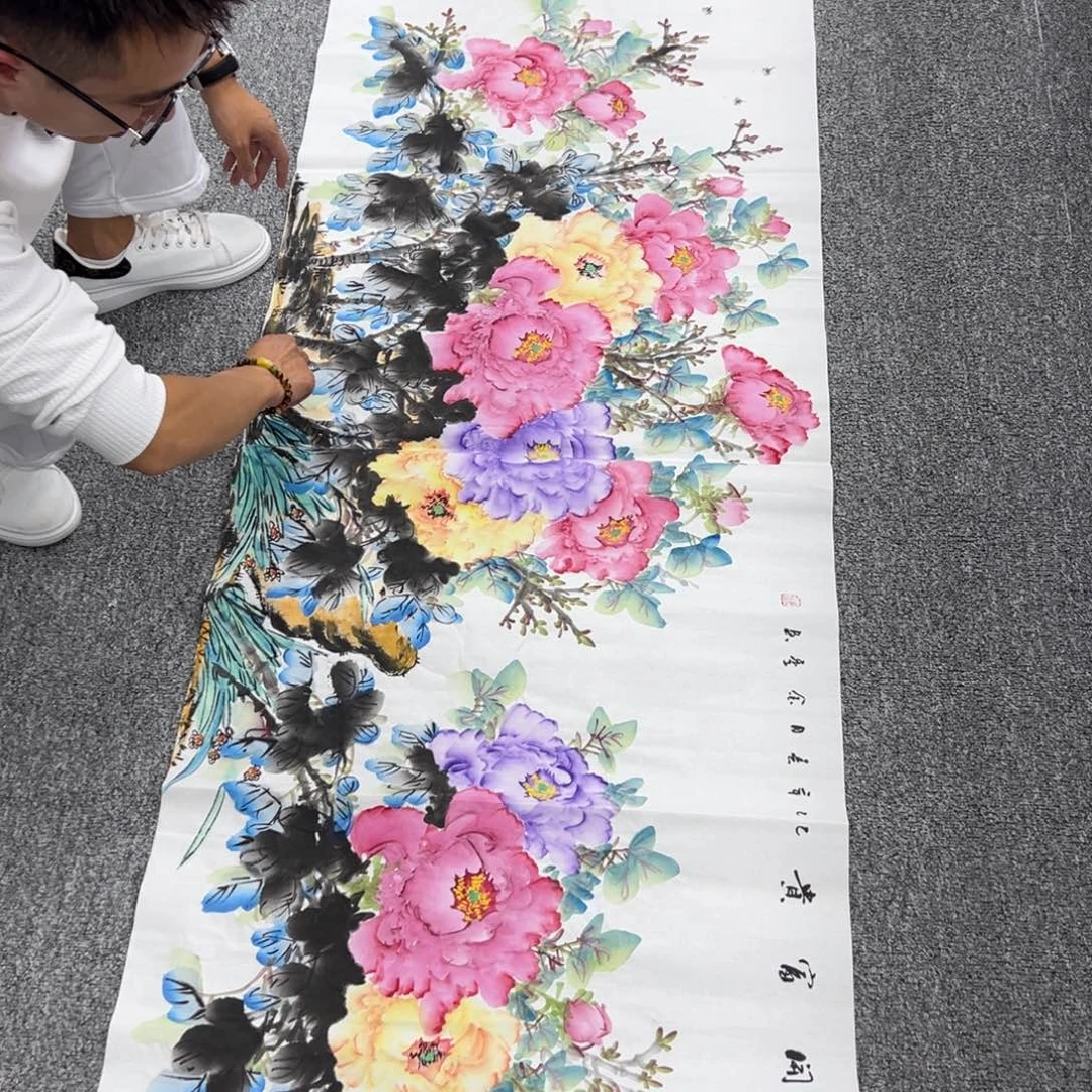 国画卖字画的小男孩