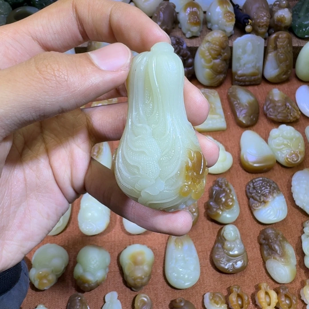 和田玉未镶嵌颈饰