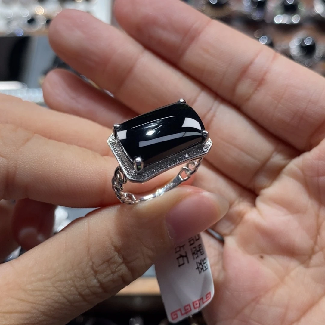 翡翠18K金镶嵌戒指