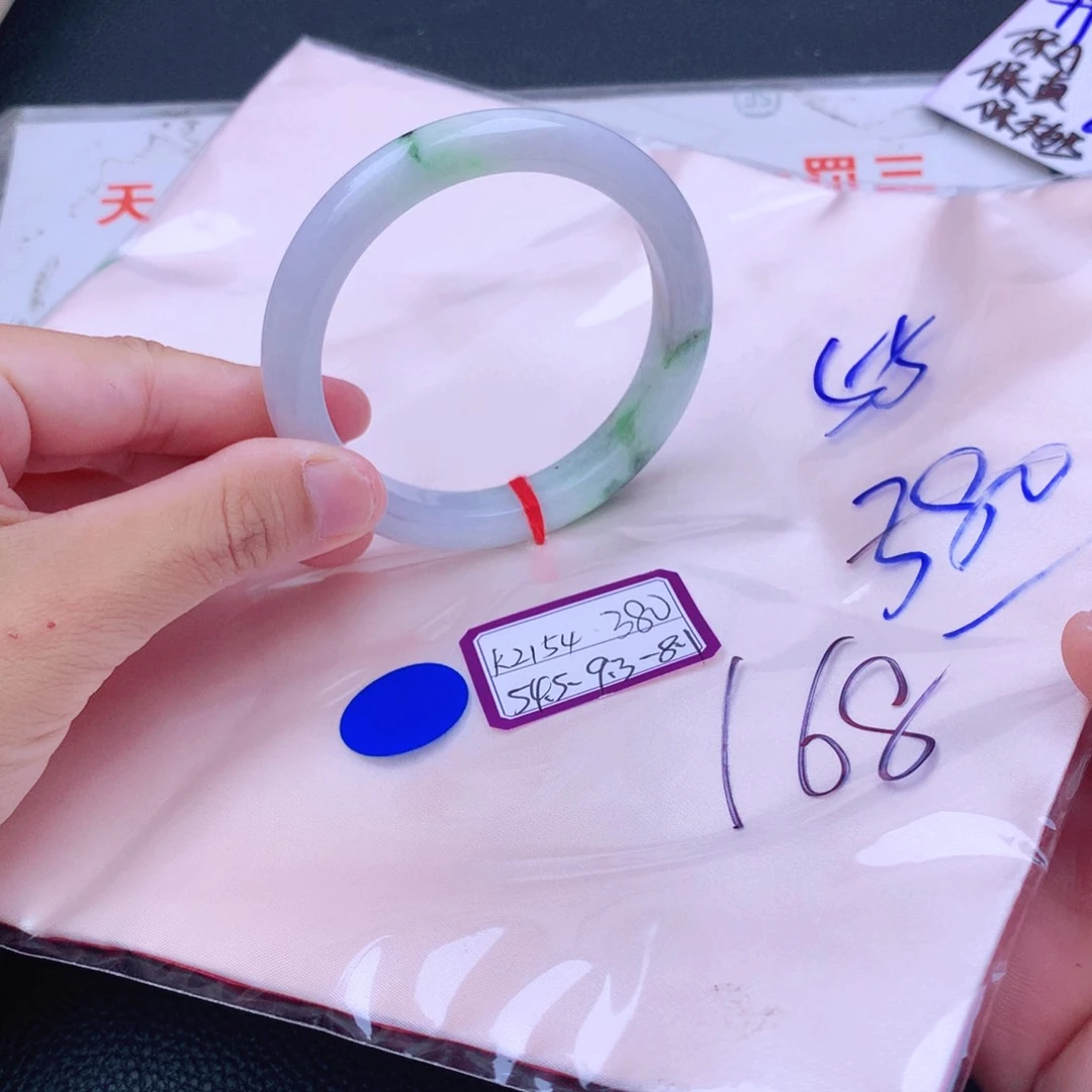 翡翠手镯未镶嵌翡翠