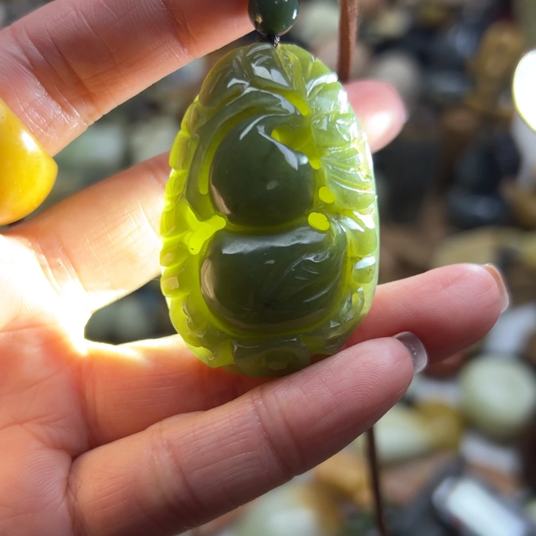 岫岩老玉（透闪石质玉）未镶嵌颈饰老玉葫芦