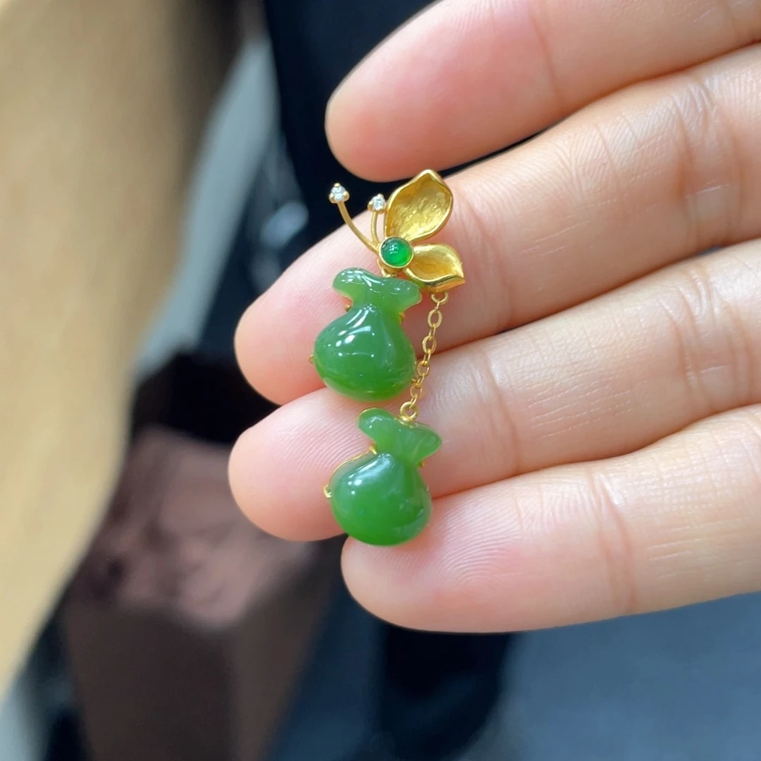 颈饰18K金镶嵌和田玉