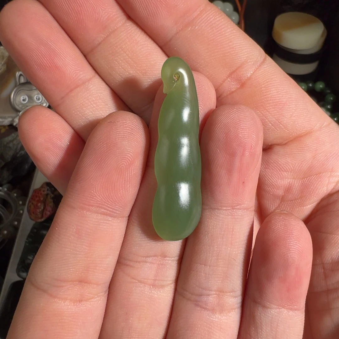 和田玉未镶嵌颈饰新疆碧玉玻璃底微猫福豆