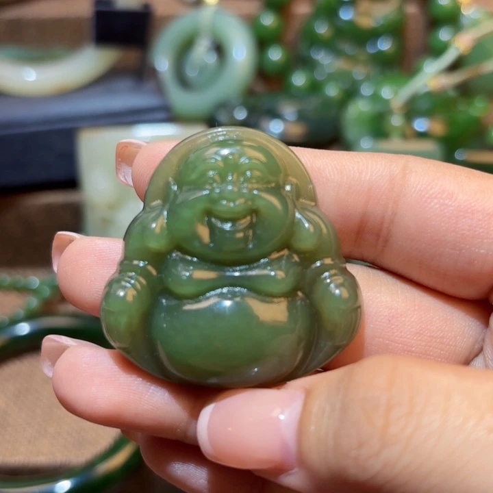 颈饰未镶嵌和田玉（碧玉）