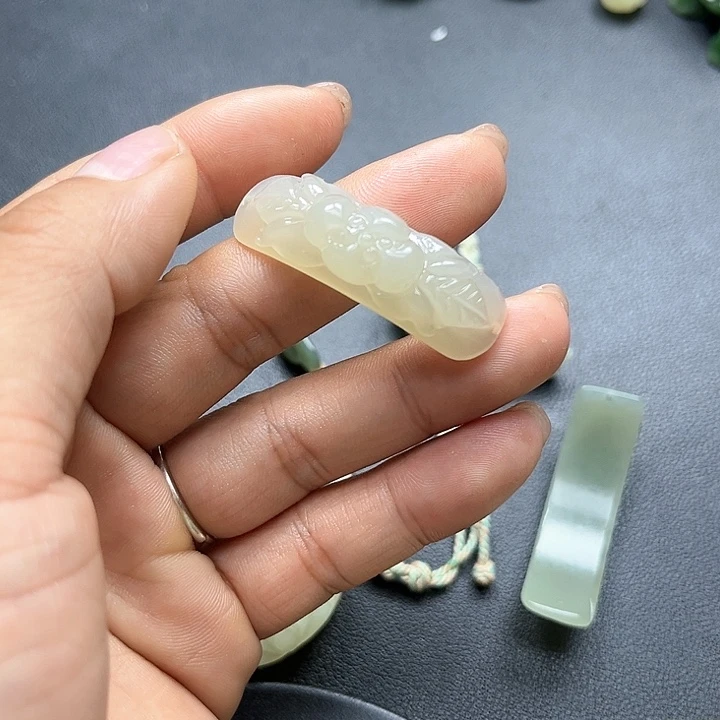 【闪购商品】颈饰未镶嵌和田玉