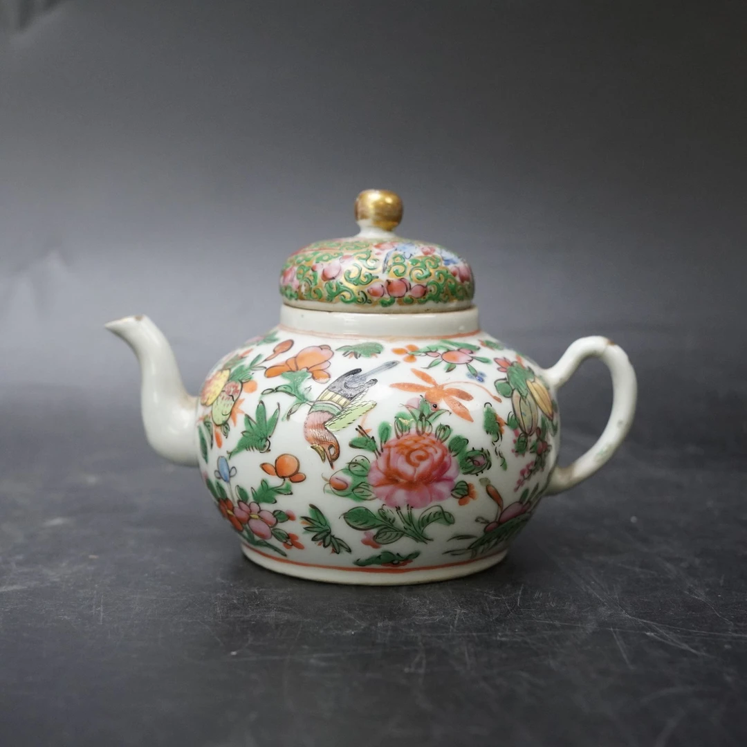Lot.25072699清道光广彩描金蝶恋花纹茶壶 高:约10.6cm